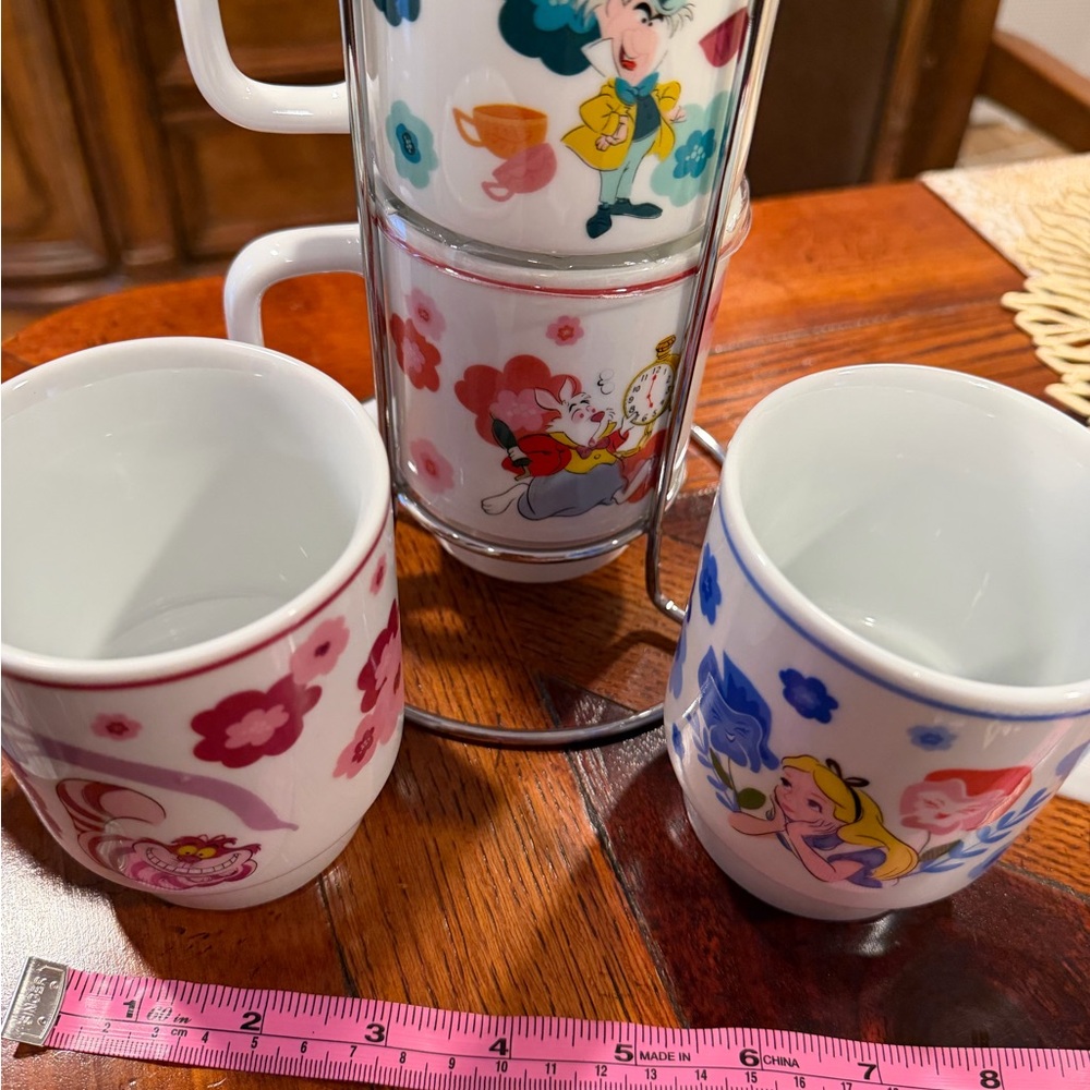 Disney Alice in Wonderland Mug Set - Picture 4 of 6